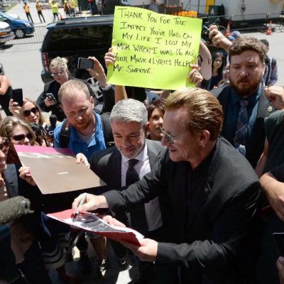 Bono viajou a Ottawa para falar sobre o fim da pobreza