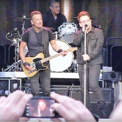 Bono faz performance surpresa em show de Bruce Springsteen em Dublin