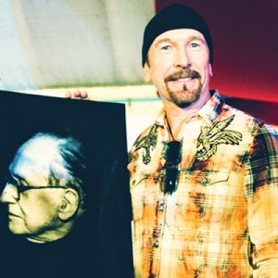 The Edge recebe o prêmio Les Paul no Festival de Bonnaroo