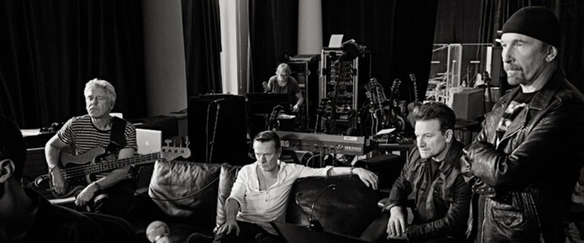 U2 oferece “Songs of Experience” a um mundo que está em chamas