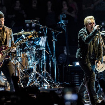 U2, proclamando um desafio, volta a Paris