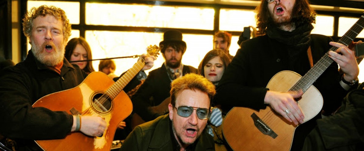 Bono mantém tradição e vai à Grafton Street cantar aos desabrigados