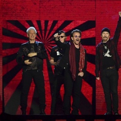 U2 recebe o Global Icon Award no MTV EMA 2017