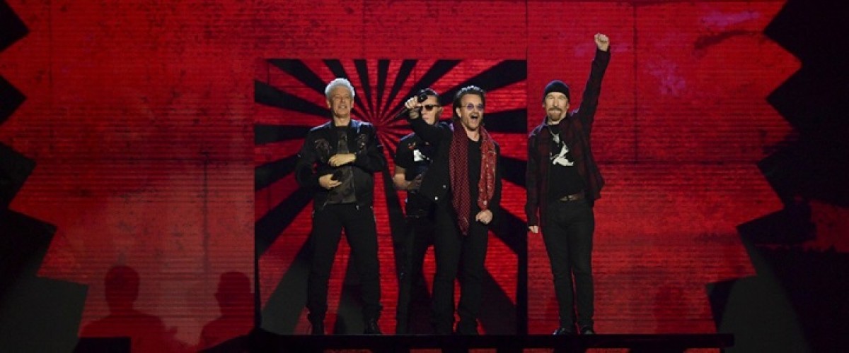 U2 recebe o Global Icon Award no MTV EMA 2017
