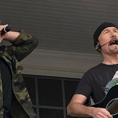Bono e The Edge participam de evento de rádio em Cape Cod