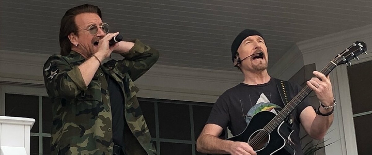 Bono e The Edge participam de evento de rádio em Cape Cod