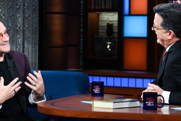 Bono participa do The Late Show com Stephen Colbert